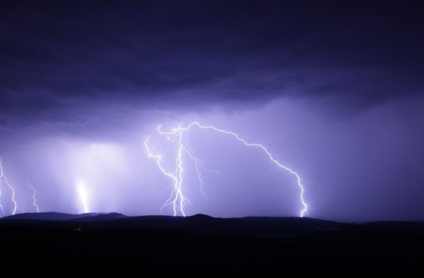 粗犷的雷声 闪电雷声 写自然关于打雷闪电范文三篇